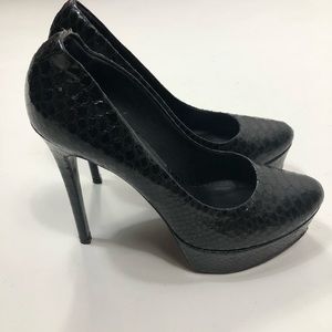 Authentic Vera Wang Lavender platform pump
